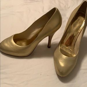 Vince Camuto closed toe heels